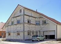 Ein Schild am Haus soll künftig für Transparenz bei Energieeffizienz sorgen. Bild: tdx/prcompany