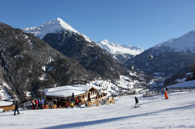 Direkt an der Talabfahrt in Sölden Direkt an der Talabfahrt in Sölden