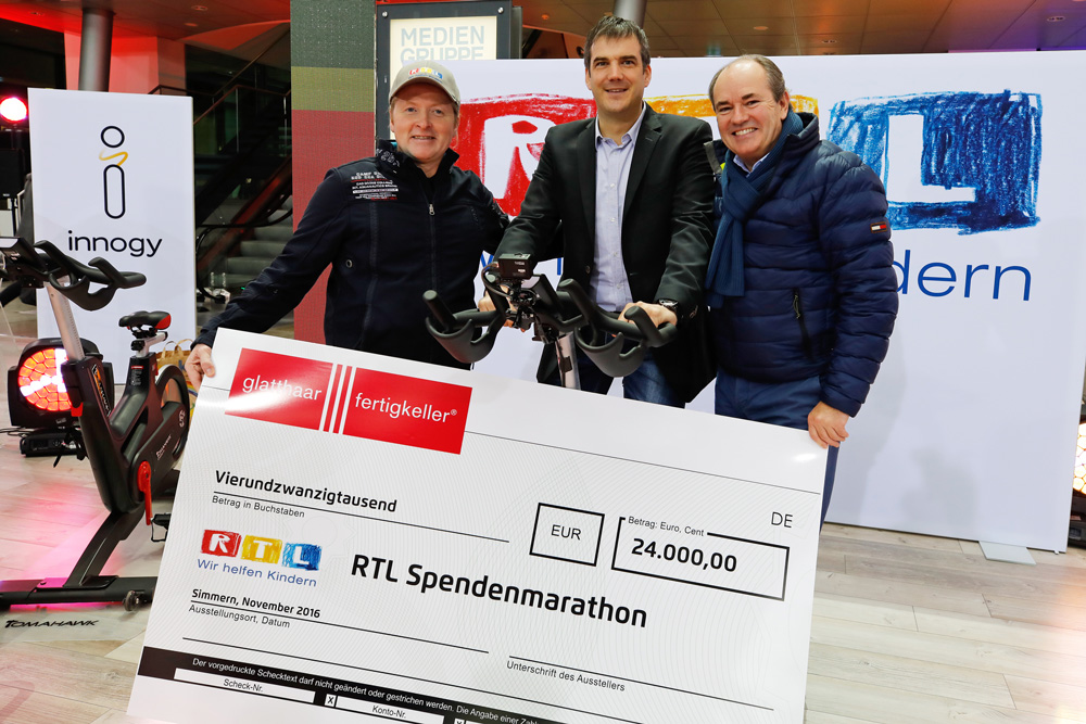 glatthaar-fertigkeller Geschäftsführer, Michael Gruben, (Mi.) mit Joey Kelly (li.) u. Wolfram Kons, glatthaar-fertigkeller Geschäftsführer, Michael Gruben, (Mi.) mit Joey Kelly (li.) u. Wolfram Kons,