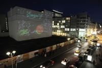 Lichtprojektion am Checkpoint Charlie