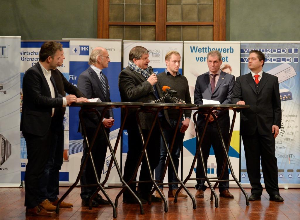 Expertenrunde zum Abschlußder 3. Landshuter Deklaration (Bildquelle: Ossenbrink/Politikfoto)