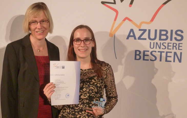 Ausbildungsleiterin Maria Kreikenberg (li.) und Sarah Kasnitz