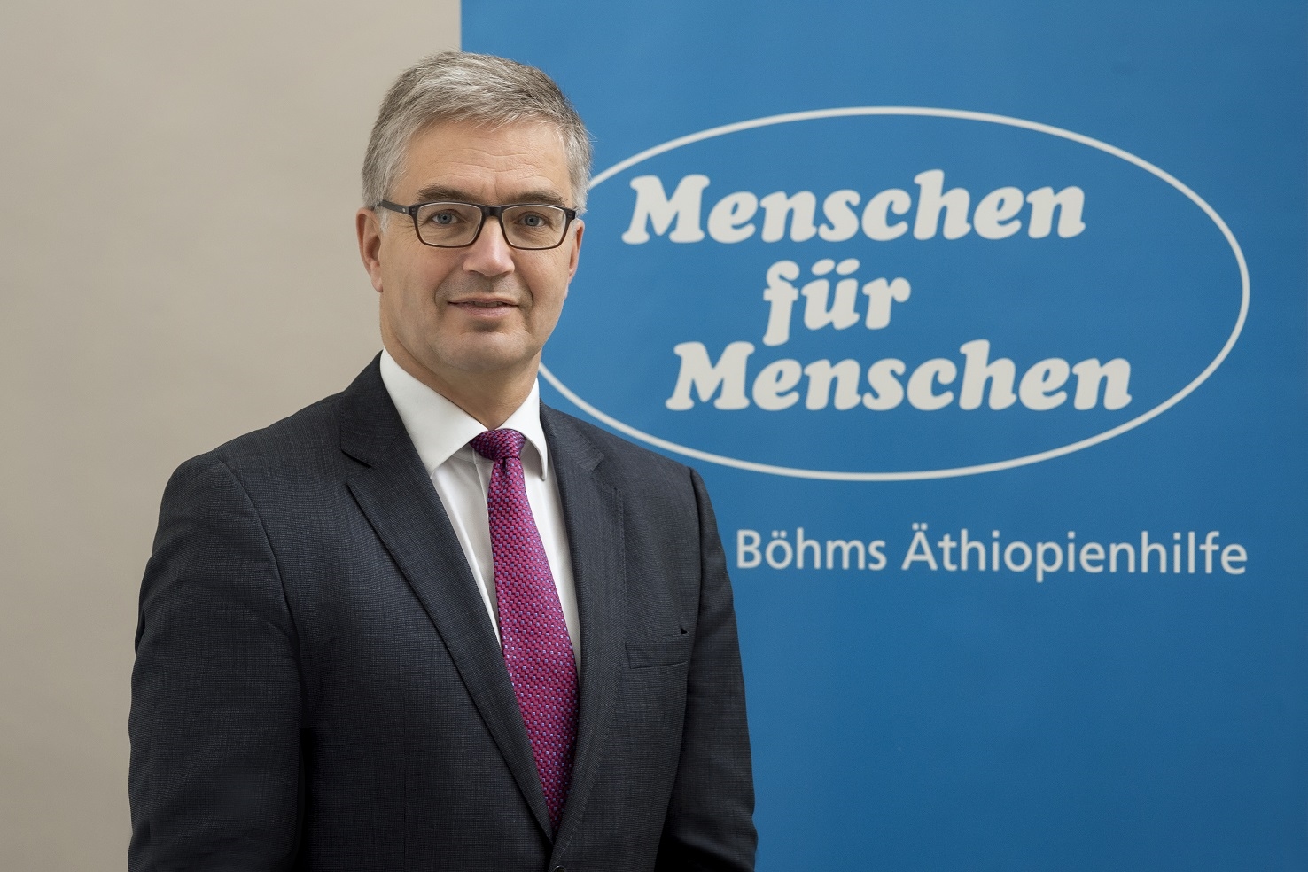 Dr. Sebastian Brandis - der neue Vorstand der Stiftung Menschen für Menschen (Bildquelle: Slavica)