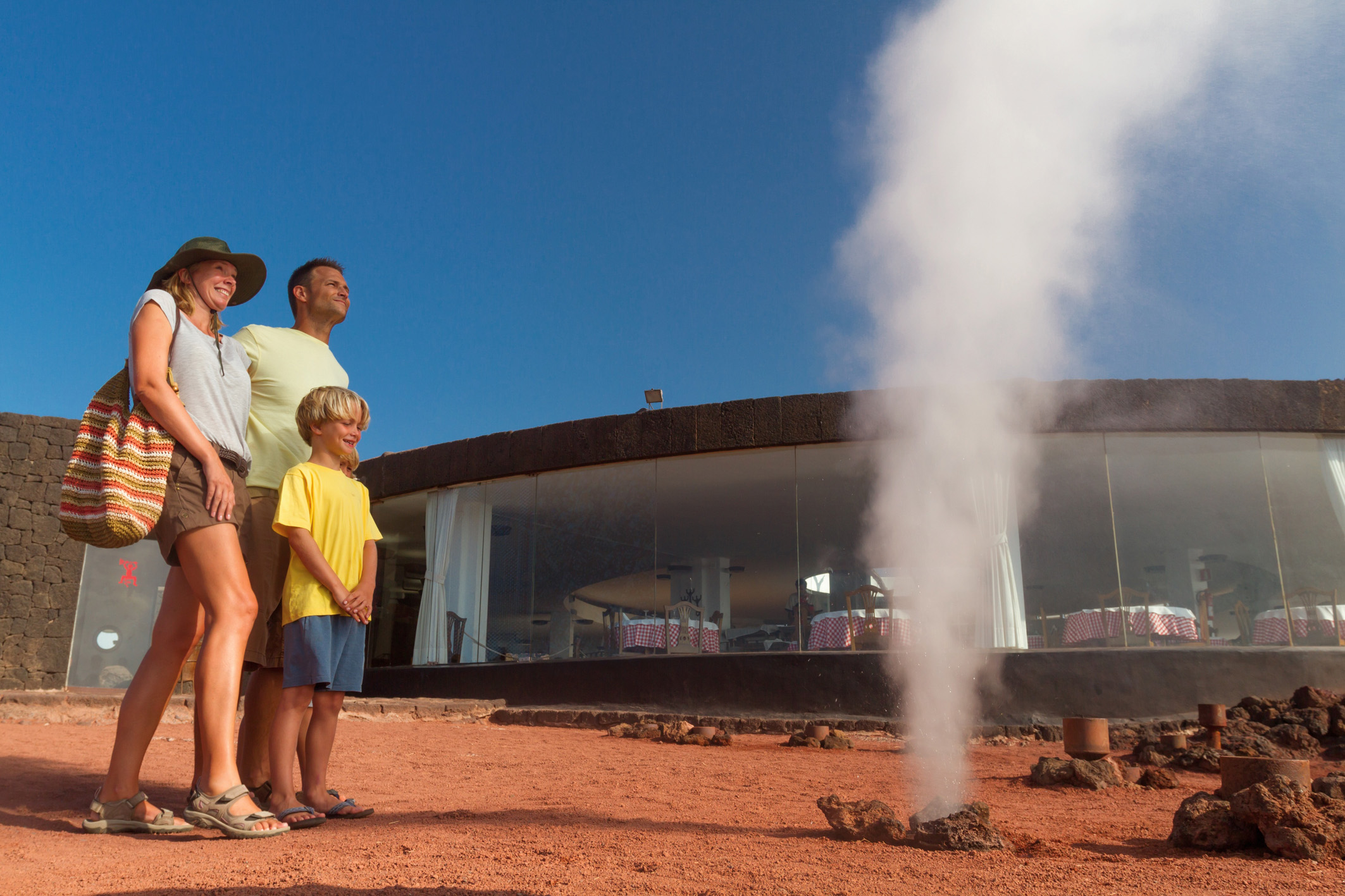 Das Restaurant?El Diablo?auf Lanzarote bereitet Gerichte mit Hilfe von Vulkanwärme zu.