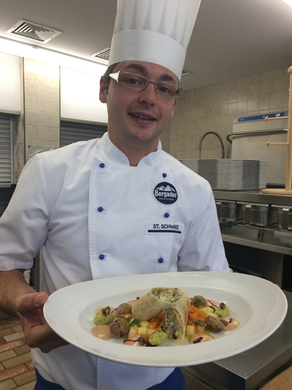 Küchenchef Stefan Schwarz empfiehlt zur Weihnachtszeit leckere Käse-Nuss-Kreationen. (Bildquelle: Be