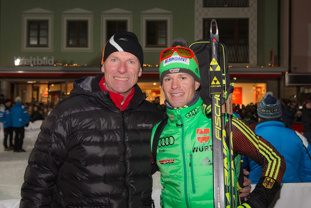 Profi-Biathlet Matthias Bischl (r.) mit seinem neuen Sponsor Albromet-Geschäftsführer Peter Lang. Profi-Biathlet Matthias Bischl (r.) mit seinem neuen Sponsor Albromet-Geschäftsführer Peter Lang.