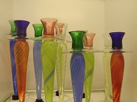 Farbenfrohe Vasen aus Glas (Bildquelle: Emsland Touristik)