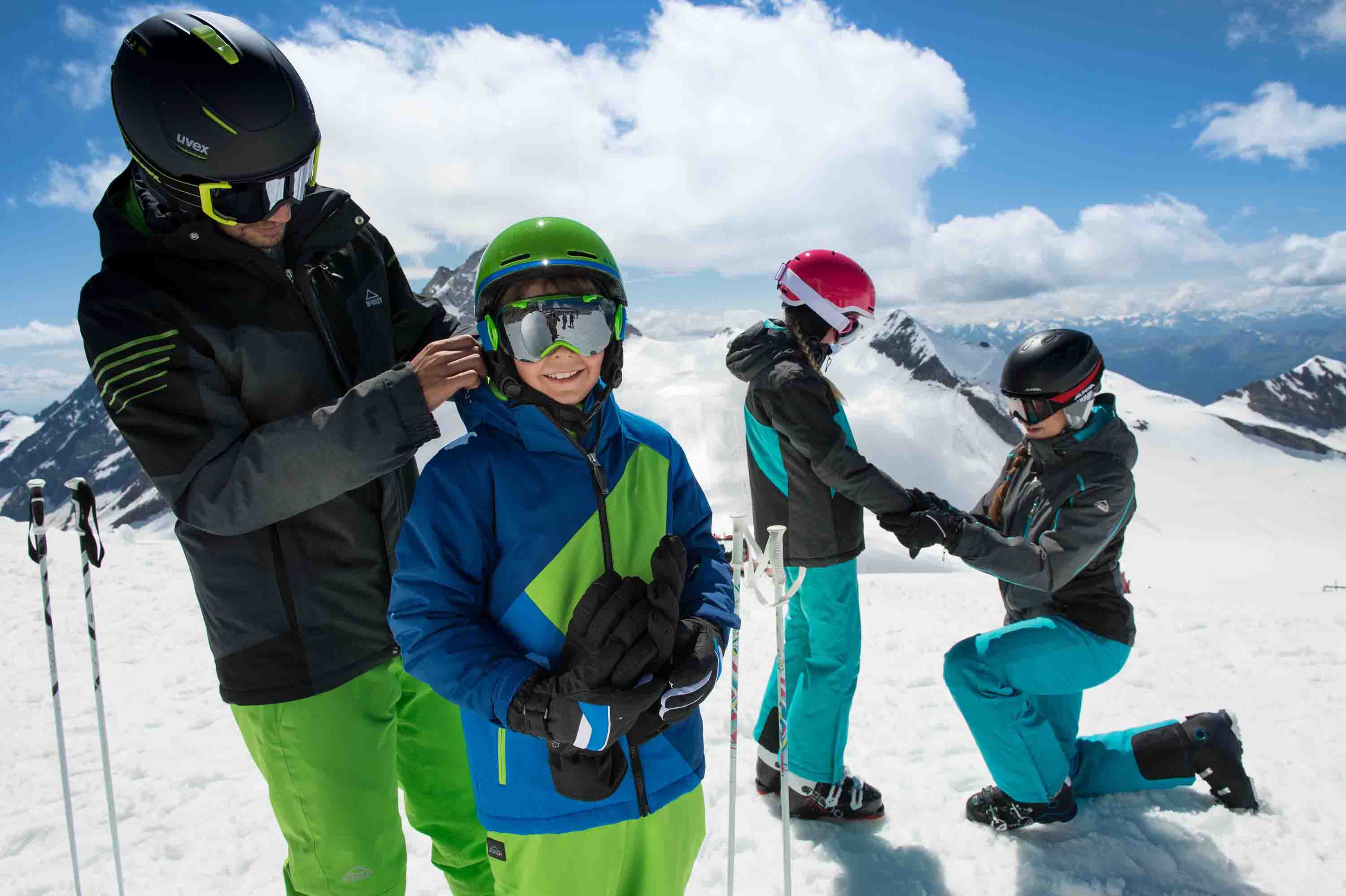Kinder benötigen neben der Freude am Skifahren vor allem die entsprechende Ausrüstung. (Bildquelle: 
