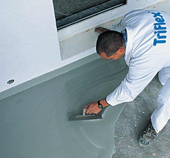 Triflex Flüssigkunststoff lässt sich auch bei Temperaturen bis -5°C verarbeiten. Triflex Flüssigkunststoff lässt sich auch bei Temperaturen bis -5°C verarbeiten.