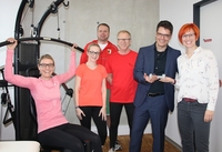 Kati Wilhelm (1.v.r.) und proteco Geschäftsführer  Markus Schaumlöffel (2.v.r.) mit Mitarbeitern