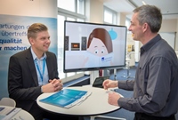 Tim Schmidt, Vertriebsleiter AXA Assistance Deutschland, im Gespräch bei den Energieforen Leipzig.