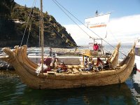 Urlaub in Bolivien - Totora-Schilfboot auf dem Titicacasee. Foto: D. Hesse Urlaub in Bolivien - Totora-Schilfboot auf dem Titicacasee. Foto: D. Hesse