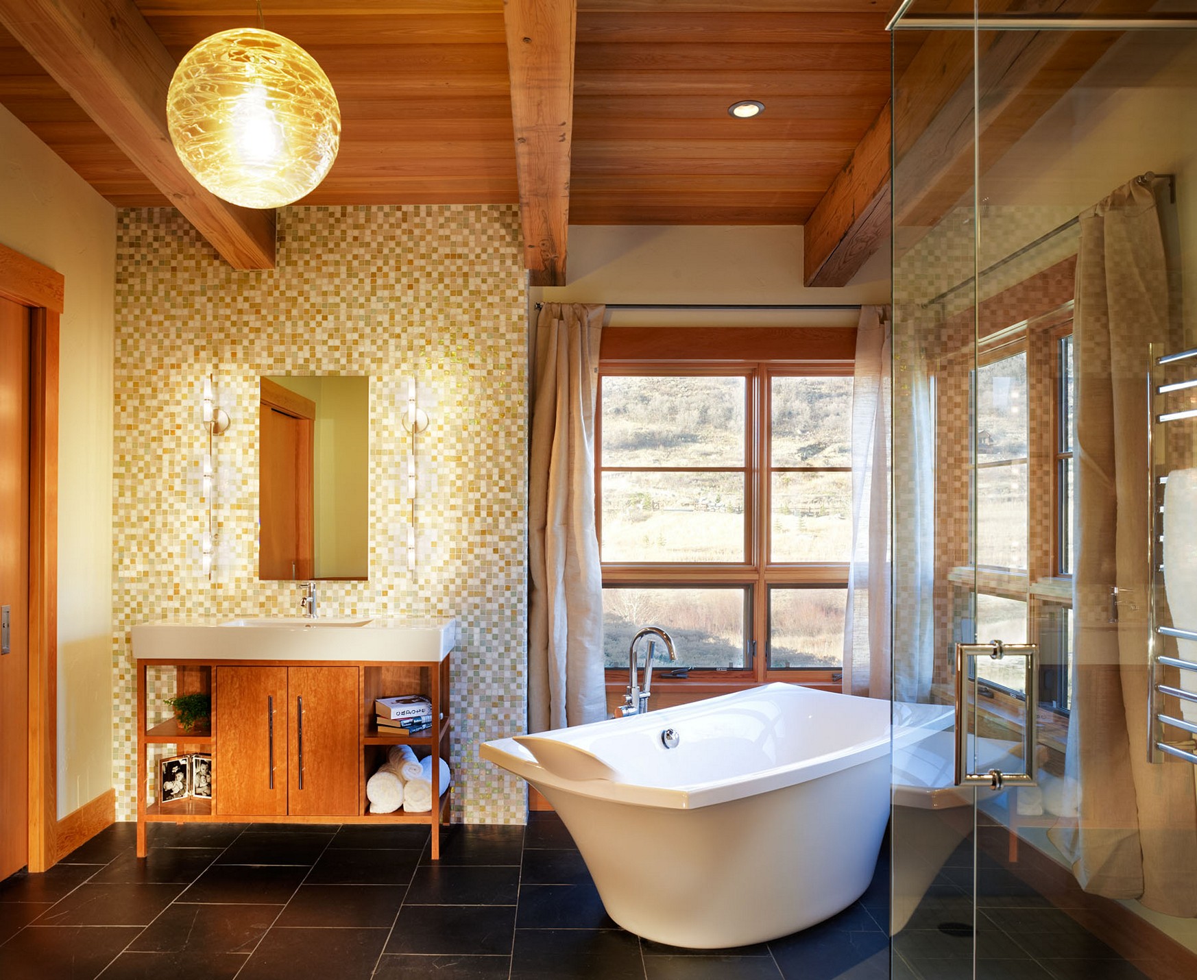 Rustic Bathroom Ideas with Modern Bathtub Ideas (Bildquelle: FiyART)