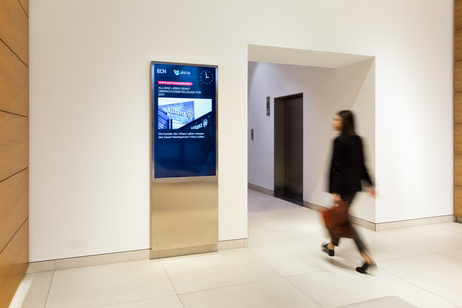 alstria lässt digitales Bildschirmnetzwerk von ECN im Mundsburg Office Tower in Hamburg installieren alstria lässt digitales Bildschirmnetzwerk von ECN im Mundsburg Office Tower in Hamburg installieren