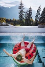 Faustino beim Ausblick genießen im Pool (Hotel NIDUM)