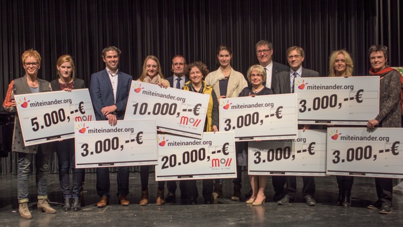 miteinander e.V.übergibt 55.000 Euro! (Bildquelle: Peter Optenkamp)