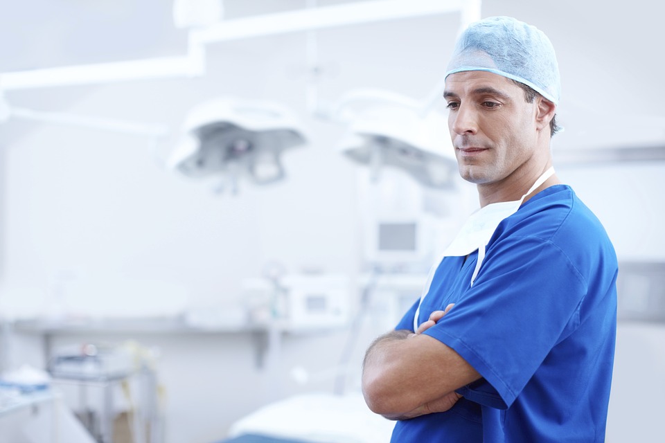 Kliniken undÄrzte können mit speziellen Domains Patienten effektiver ansprechen (Bildquelle: Unsplas Kliniken undÄrzte können mit speziellen Domains Patienten effektiver ansprechen (Bildquelle: Unsplas
