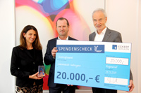 Spendenübergabe an Dr. Reinhard Andreesen, den Vorstandsvorsitzenden der Leukämiehilfe Ostbayern Spendenübergabe an Dr. Reinhard Andreesen, den Vorstandsvorsitzenden der Leukämiehilfe Ostbayern