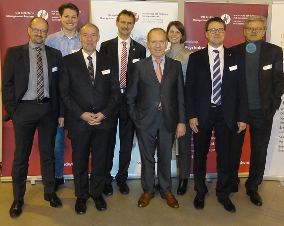 Gruppen-Foto nach der Veranstaltung: Namen der Personen, siehe Textende. Foto: Franz Motzko