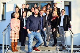 Robert Harting und das Profession Fit Team für dem Profession Fit Businesstower Robert Harting und das Profession Fit Team für dem Profession Fit Businesstower