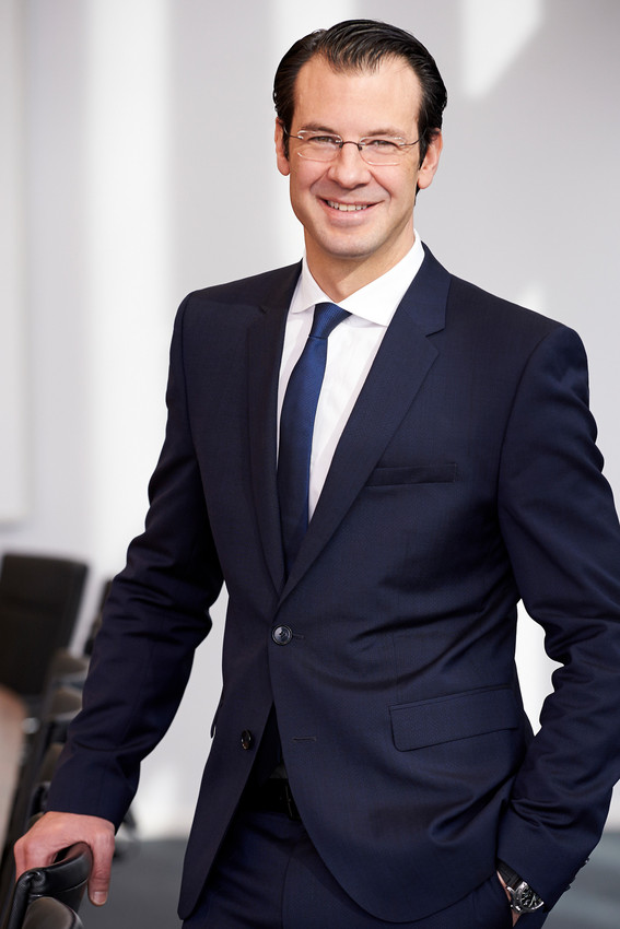 Dr. Rolf Werner, Head of Central Europe und Vorsitzender der Geschäftsführung bei Fujitsu Dr. Rolf Werner, Head of Central Europe und Vorsitzender der Geschäftsführung bei Fujitsu
