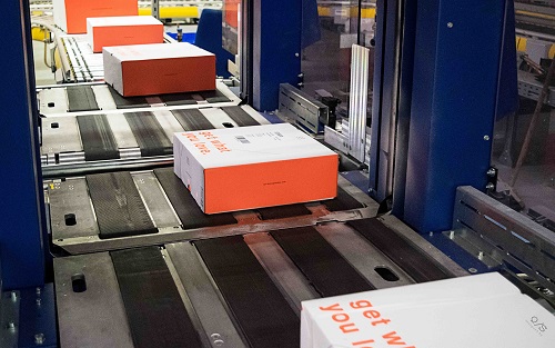 Die ersten Q/S designed by Bestellungen gehen vom BFS-Logistikzentrum aus auf die Reise.