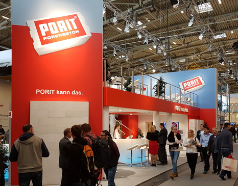Auf dem Stand der PORIT GmbH kam es zu vielen Gesprächen mit Kunden und Bauinteressierten. (Bildquel