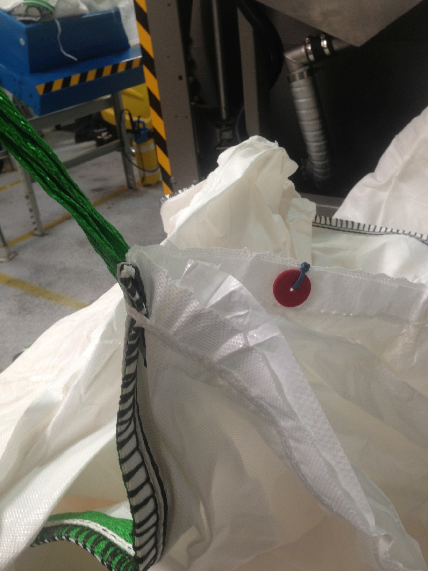 Mit Hilfe der RFID-Lösung ist Stephan Bilo in der Lage, Big Bags lückenlos zu verfolgen. (Bildquelle Mit Hilfe der RFID-Lösung ist Stephan Bilo in der Lage, Big Bags lückenlos zu verfolgen. (Bildquelle