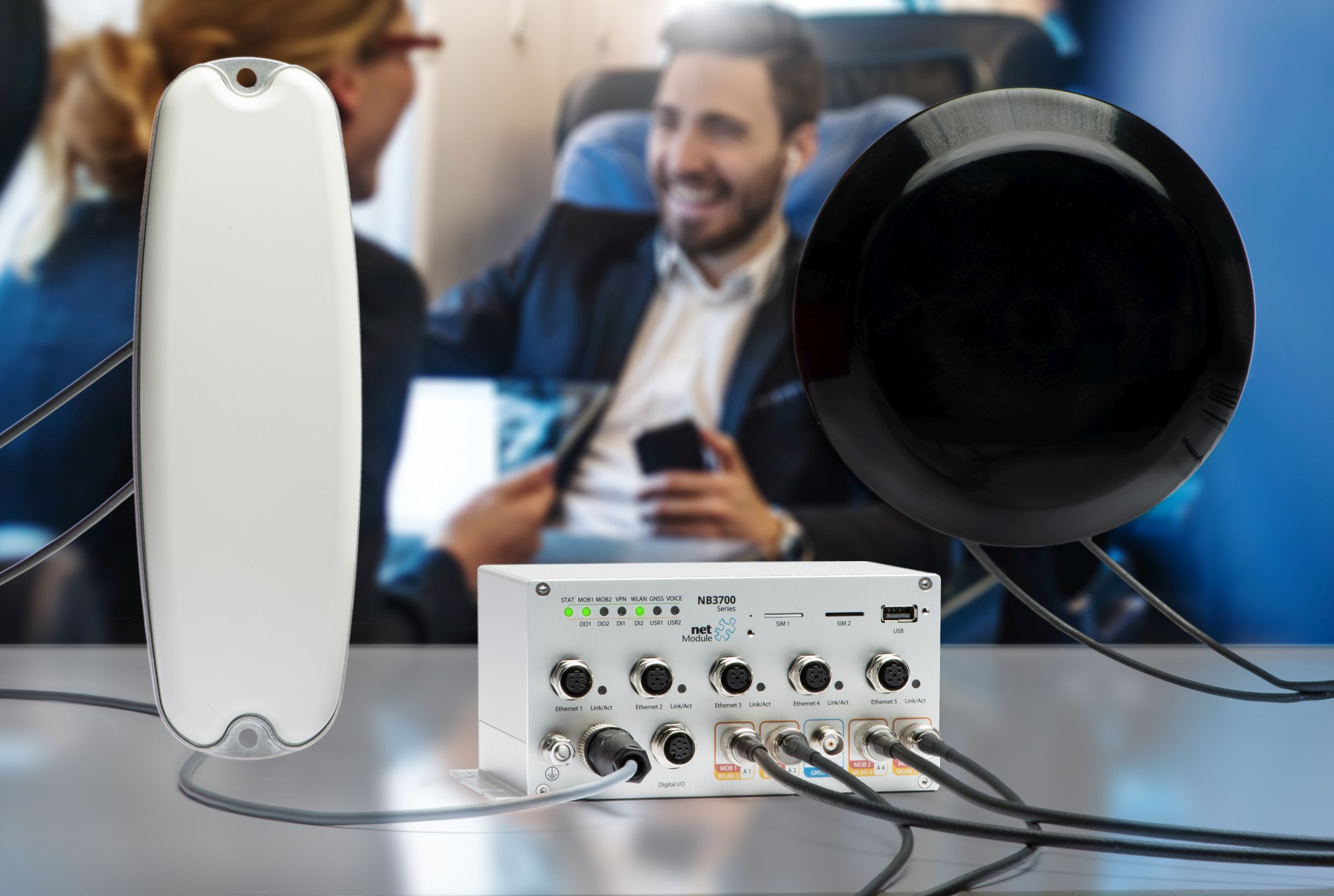 Betriebsfertige PWLAN-Kits von NetModule ermöglicht den schnellen Internetzugang in Bus/Tram/Zug. Betriebsfertige PWLAN-Kits von NetModule ermöglicht den schnellen Internetzugang in Bus/Tram/Zug.