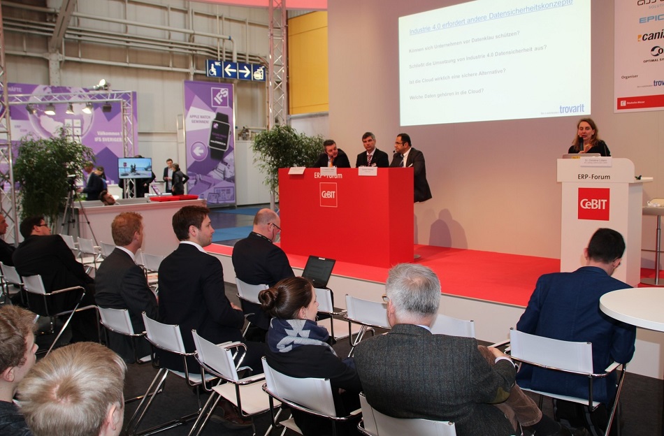 Podiumsdiskussion von SCL auf der CeBIT2016 Podiumsdiskussion von SCL auf der CeBIT2016