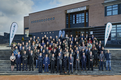 Beim Internationalen Meeting 2017 von Lantek: Mitarbeit aus allen Ländern in Milano, Spanien. Beim Internationalen Meeting 2017 von Lantek: Mitarbeit aus allen Ländern in Milano, Spanien.