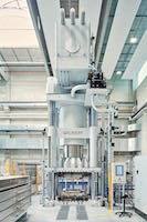Wickert Composite-Presse vom Typ WKP 25000 S (Foto: TU Chemnitz).