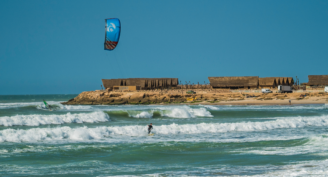 Kitesurfer vor dem Urlaubsresort Westpoint (Bildquelle: @ Hotel Westpoint)