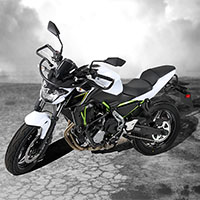 KAWASAKI Z650 mit Front- und Heckschutzbügel