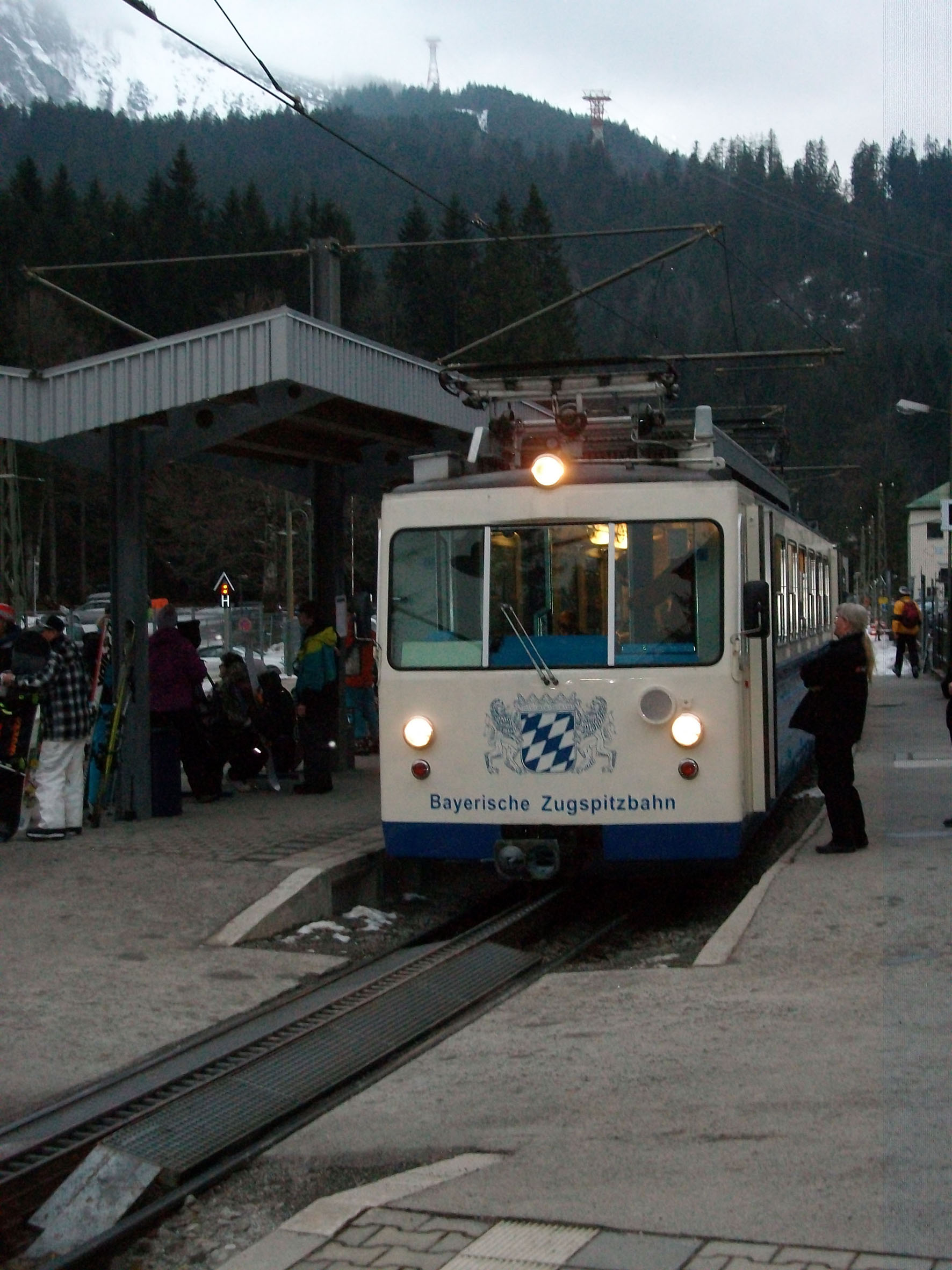Die Bayerische Zugspitzbahn Bergbahn AG setzt Schaltanlagen von Ormazabal ein. Die Bayerische Zugspitzbahn Bergbahn AG setzt Schaltanlagen von Ormazabal ein.