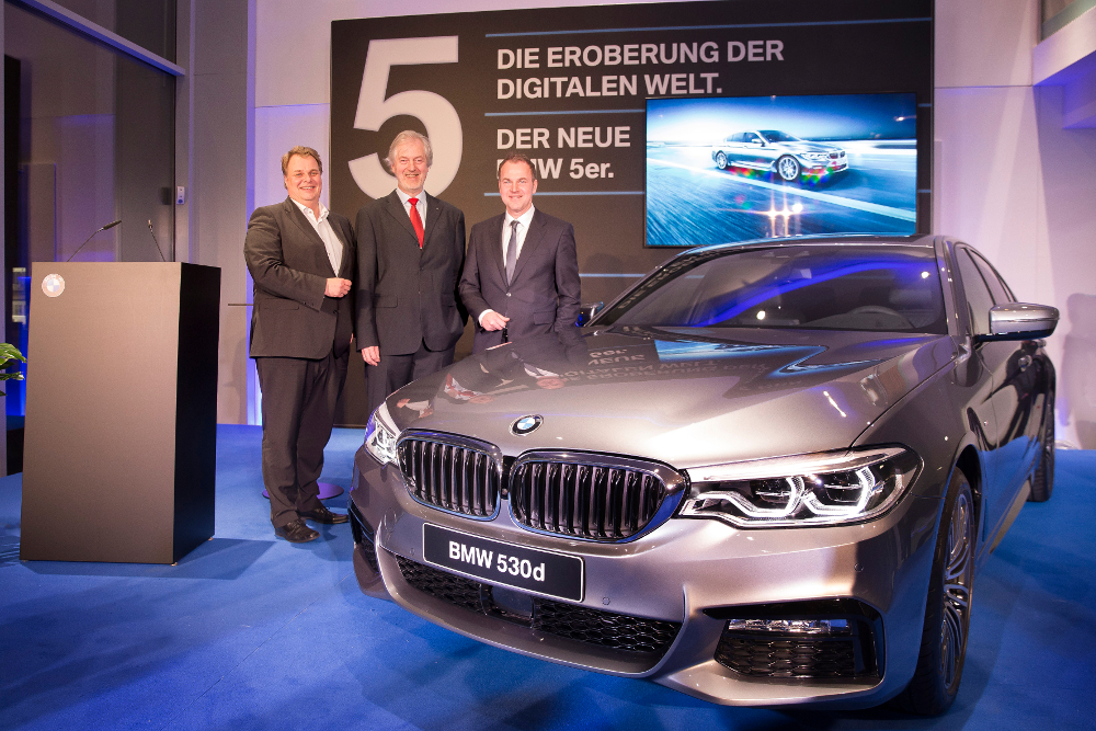 Lars Thomsen (v.l.n.r.), Alexander Hildebrandt und Uwe Holzer bei der Präsenation des neuen BMW 5er. Lars Thomsen (v.l.n.r.), Alexander Hildebrandt und Uwe Holzer bei der Präsenation des neuen BMW 5er.