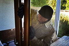 Einbruchhemmende Fenster und Türen erhöhen den Schutz signifikant.(Foto:Polizeil.Kriminalprävention) Einbruchhemmende Fenster und Türen erhöhen den Schutz signifikant.(Foto:Polizeil.Kriminalprävention)