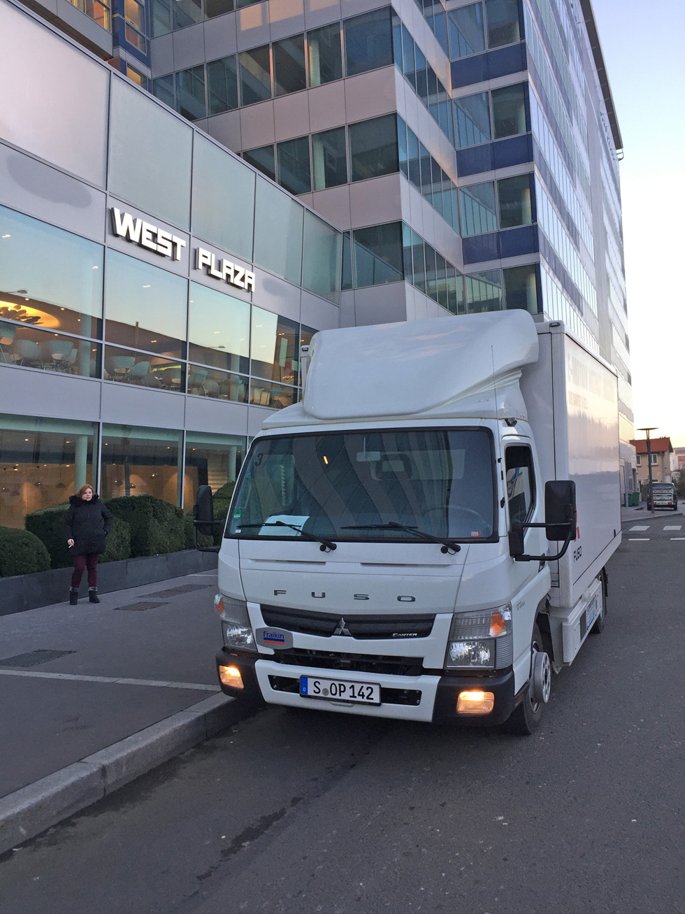 Der im Großraum Paris getestete 5,5 t-Lkw verfügtüber zwei Umweltplaketten Der im Großraum Paris getestete 5,5 t-Lkw verfügtüber zwei Umweltplaketten