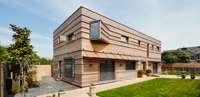 Modernes Architektenhaus mit landestypischen Design-Elementen von Baufritz