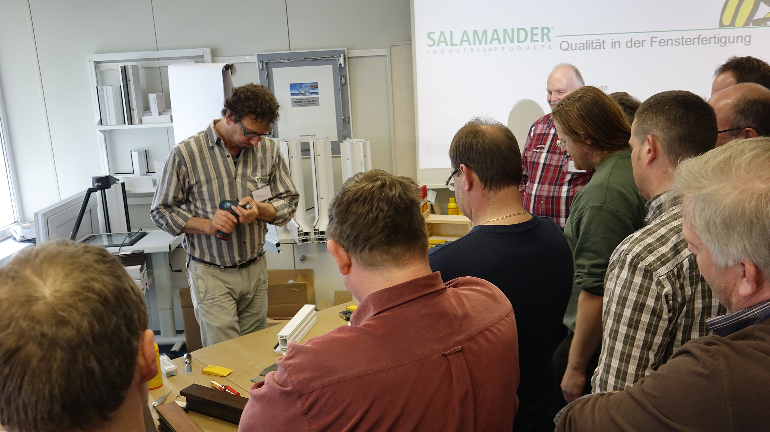 Praxisworkshops und Montagetraining für Salamander Partnerbetriebe Praxisworkshops und Montagetraining für Salamander Partnerbetriebe