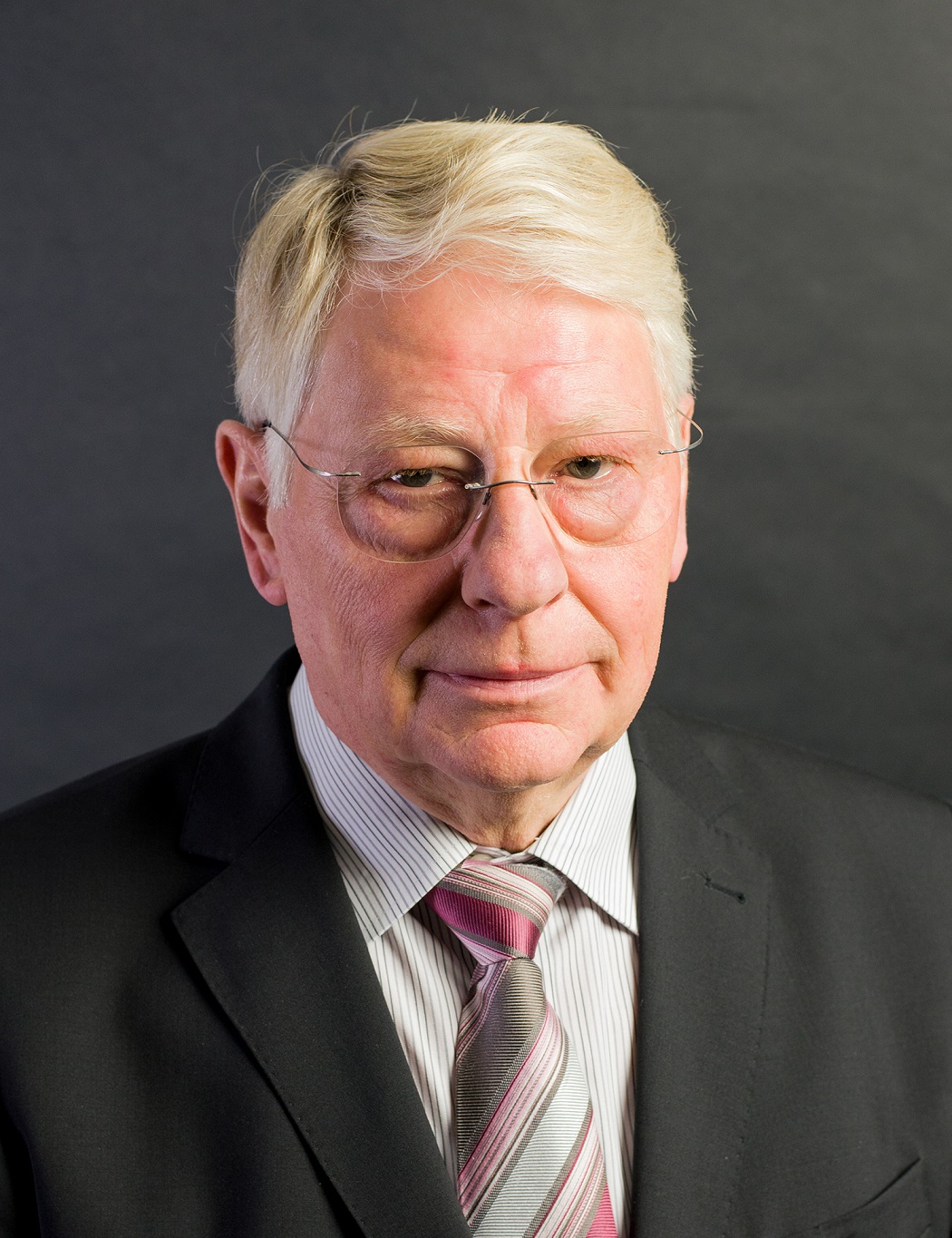 Ingo Rennert berät Bürgerinitiativen zu Vorteilen der Erdverkabelung Ingo Rennert berät Bürgerinitiativen zu Vorteilen der Erdverkabelung