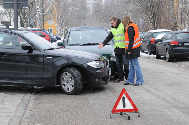 Wer für Unfallschäden haften muss, hängt vom Grad der Fahrlässigkeit ab.Quelle: ERGO Group Wer für Unfallschäden haften muss, hängt vom Grad der Fahrlässigkeit ab.Quelle: ERGO Group