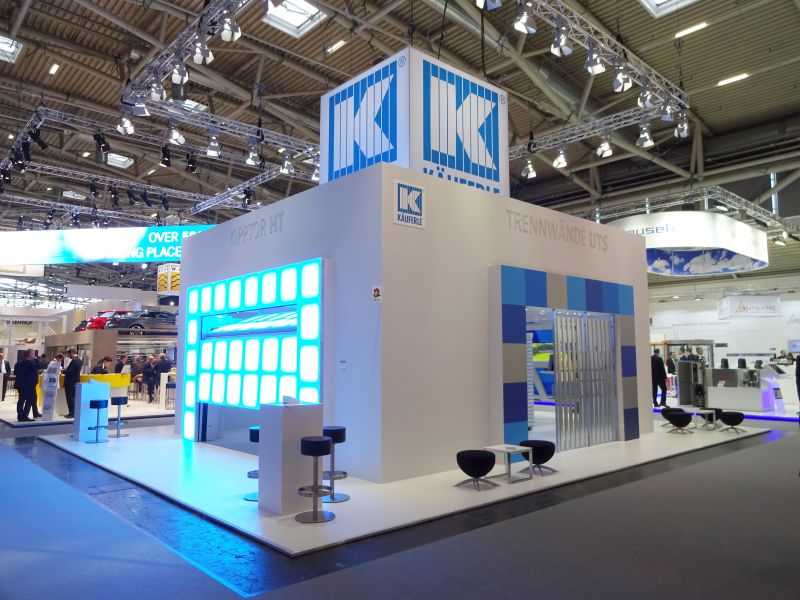 Der Käuferle Messestand auf der BAU 2017. Highlight war das HT-Tor mit LED-Panels als Belag. (Bildqu Der Käuferle Messestand auf der BAU 2017. Highlight war das HT-Tor mit LED-Panels als Belag. (Bildqu