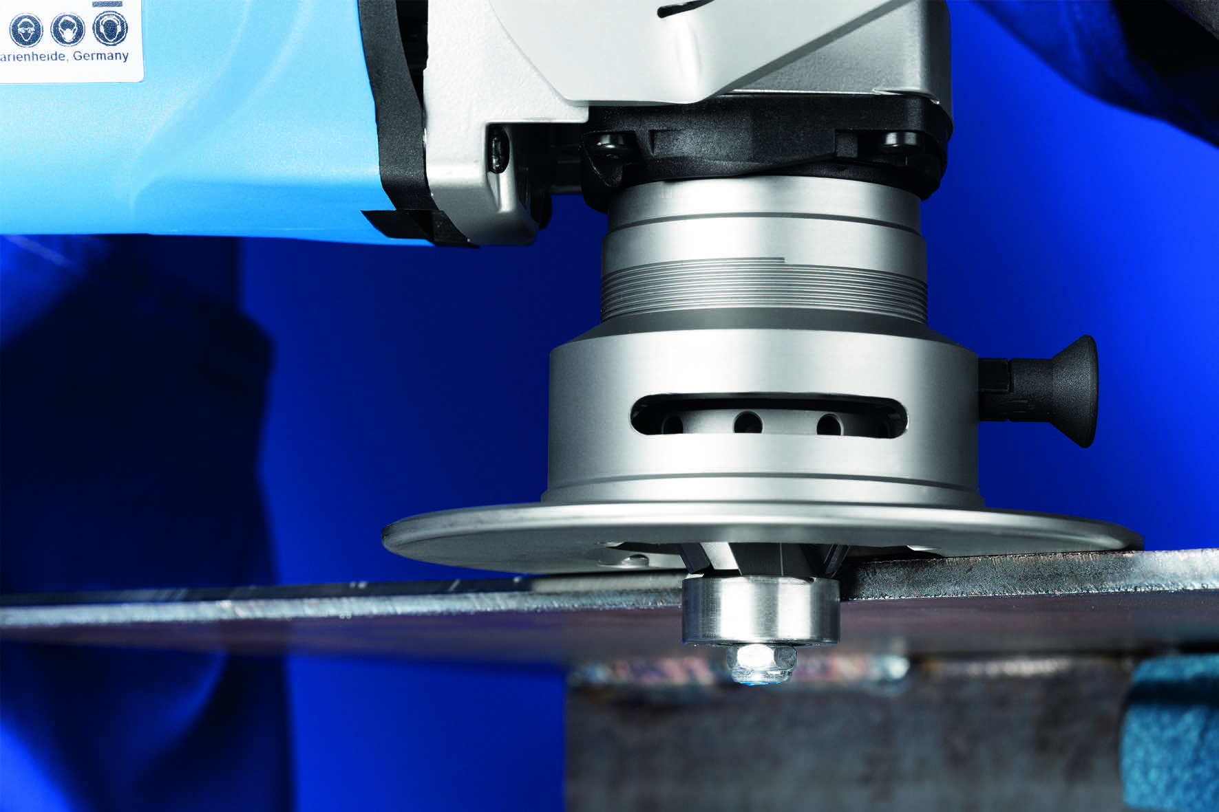Kantenbearbeitungssystem EDGE FINISH jetzt auch in INOX und ALU erhältlich Kantenbearbeitungssystem EDGE FINISH jetzt auch in INOX und ALU erhältlich