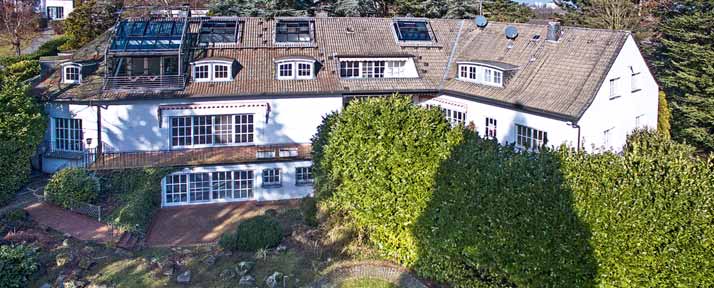 Die Villa mit großem Park in Aachen. (Bildquelle: Westdeutsche Grundstücksauktionen AG)