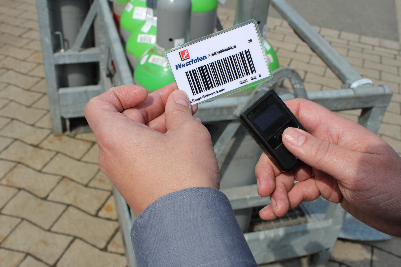 Der Anwender scannt eine Steuerkarte oder eine Kundenkarte direkt zu einem SAP-Auftrag. (Bildquelle: Der Anwender scannt eine Steuerkarte oder eine Kundenkarte direkt zu einem SAP-Auftrag. (Bildquelle: