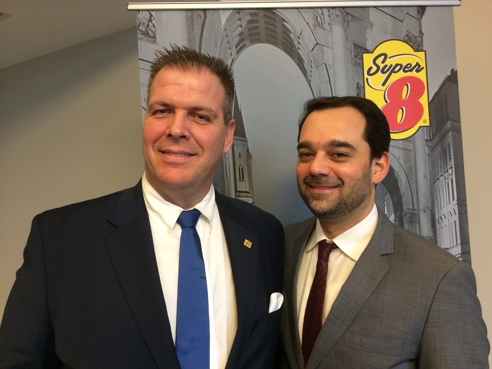 Michael Bungardt (GS-Star) und Dan Ruff (Wyndham) freuen sich auf die Zusammenarbeit (Bildquelle: @ Michael Bungardt (GS-Star) und Dan Ruff (Wyndham) freuen sich auf die Zusammenarbeit (Bildquelle: @