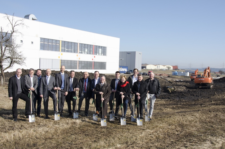 5. v. l.: Dr. Rainer Frei; 4. v. l. Hans-Peter Frei; 5. v. r. Jörg Müller; 3. v. r. Stefan Kienzler 