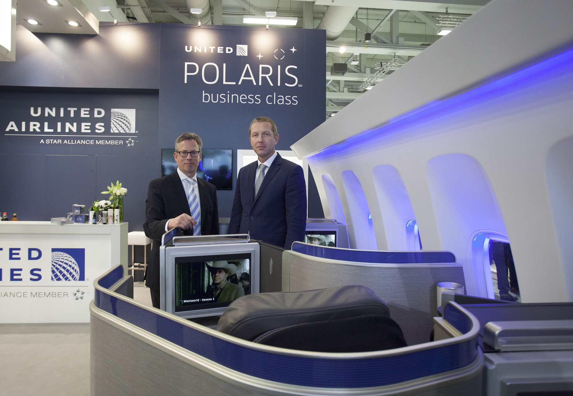 Thorsten Lettnin (l.) und Guido Araujo von United Airlines bei der Vorstellung von United Polaris.