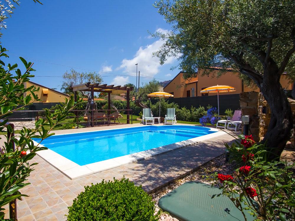 Villa Olivella mit Pool nur 350m vom Strand entfernt und nahe an Cefelù in Sizilien Villa Olivella mit Pool nur 350m vom Strand entfernt und nahe an Cefelù in Sizilien